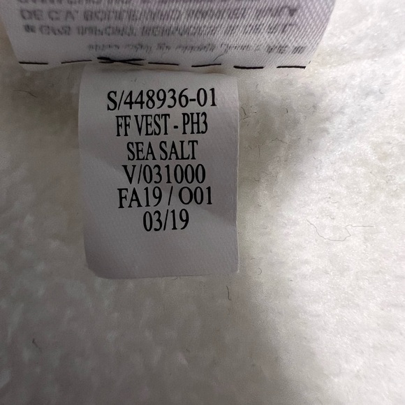 Old Navy White Puffer Vest - Picture 7 of 7